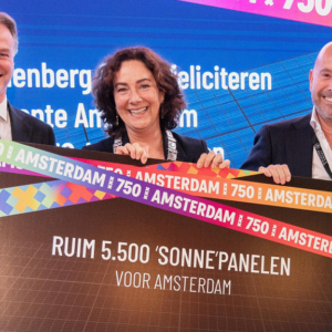 ING en Kroonenberg Group schenken zonnepanelen aan Amsterdam