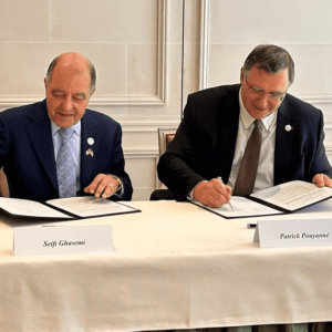 Air Products en TotalEnergies tekenen eerste overeenkomst voor de levering van hernieuwbare waterstof